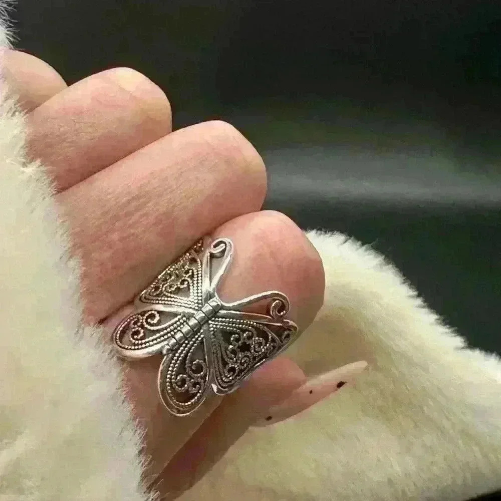 Butterfly Ring Y2K 🦋 - Picture 2 of 2
